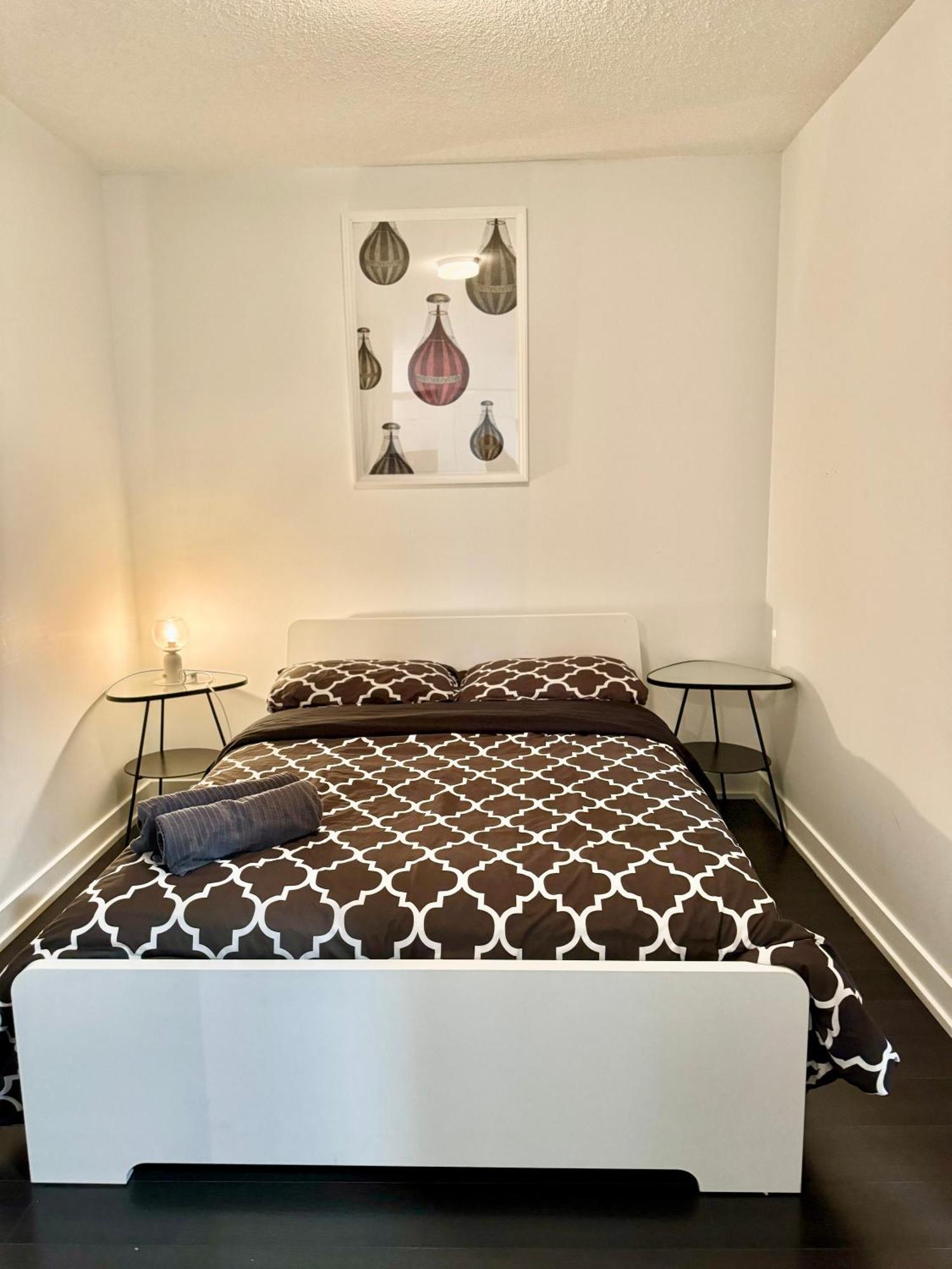 Lush Condo By Cntower - Free Parking Toronto Luaran gambar