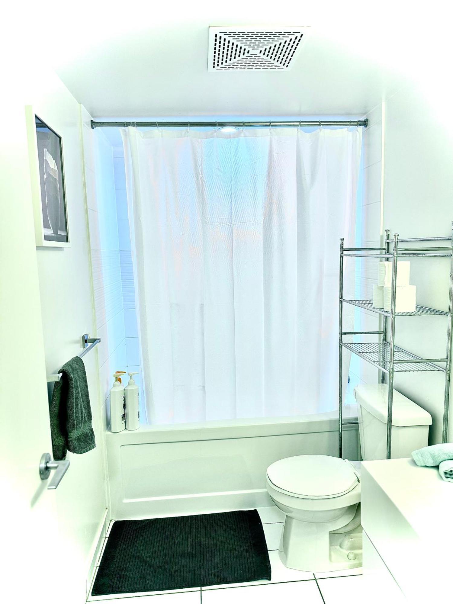 Lush Condo By Cntower - Free Parking Toronto Luaran gambar