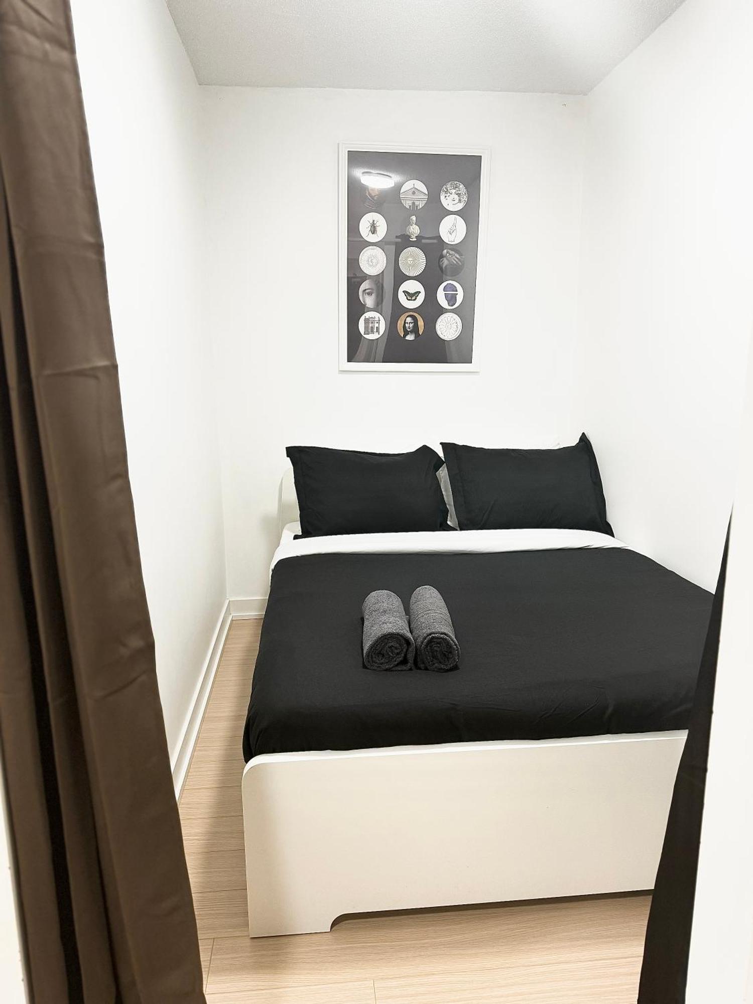 Lush Condo By Cntower - Free Parking Toronto Luaran gambar